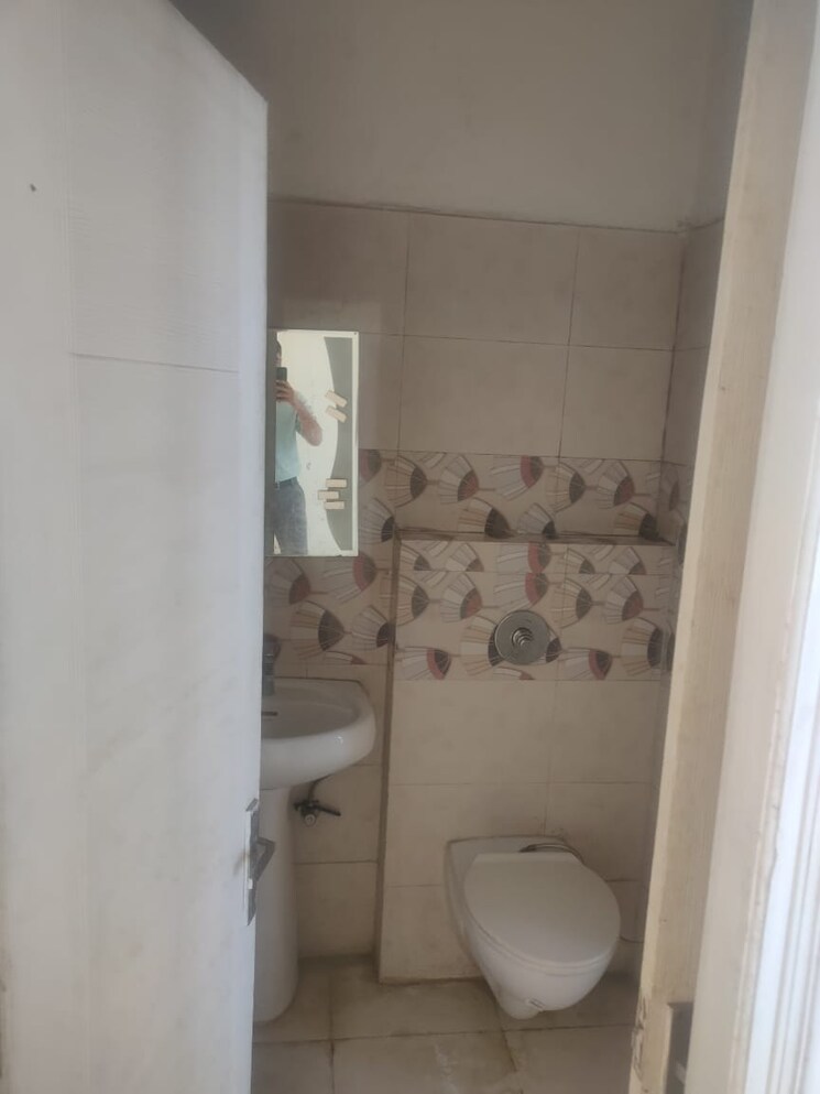 Bathroom, mona-greens 3 Bedroom 1450 Sq.Ft. Apartment In Ghazipur Zirakpur 9624710