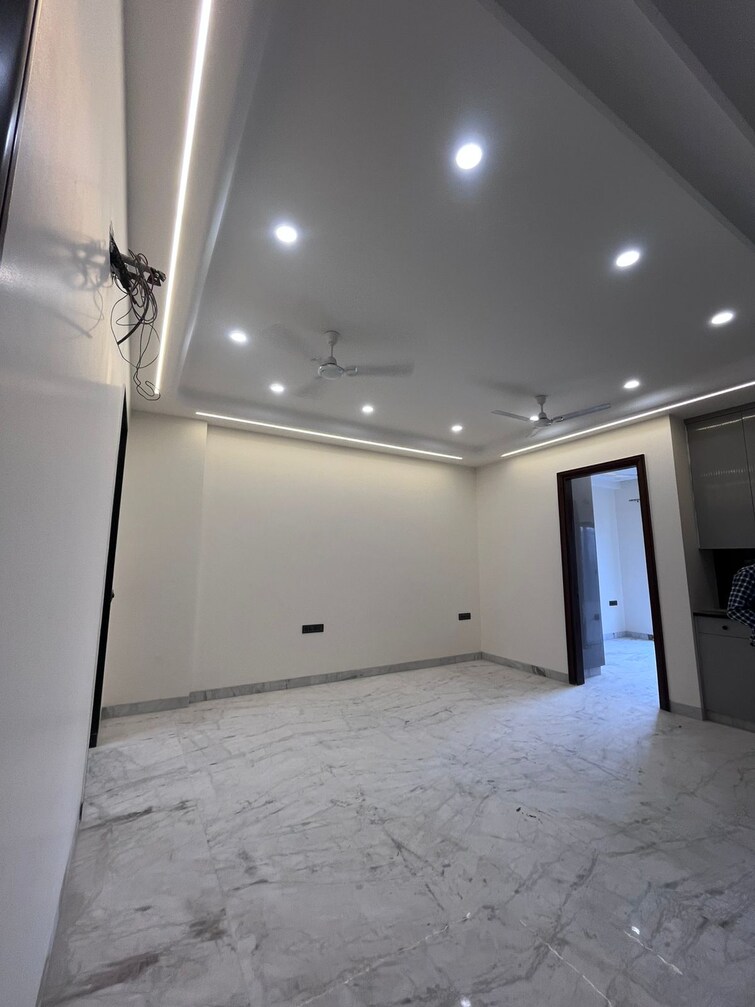 Cover Image, shubh-niketan-apartments 3 Bedroom 1350 Sq.Ft. Apartment In Paschim Vihar Delhi 9624718