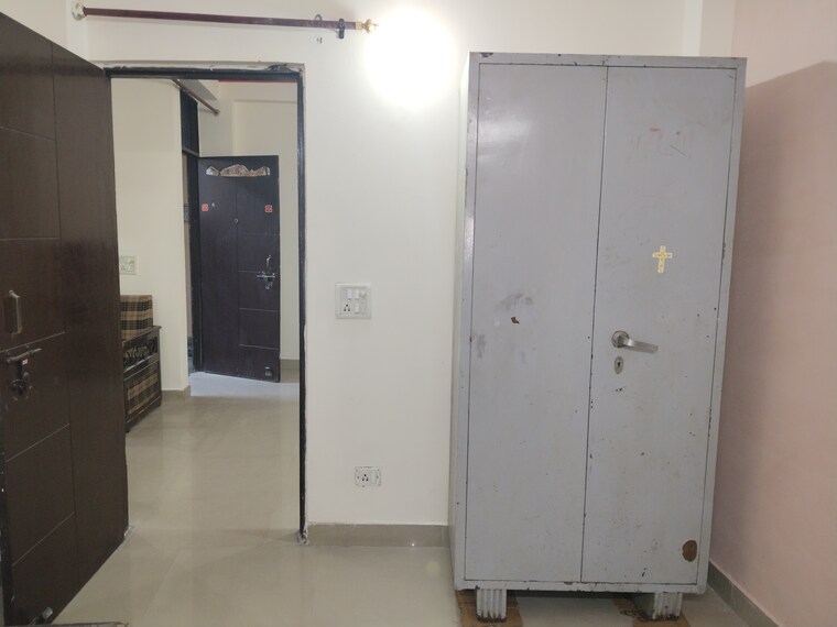 Room, khirki extension 1 Bedroom 450 Sq.Ft. Apartment In Khirki Extension Delhi 9624708