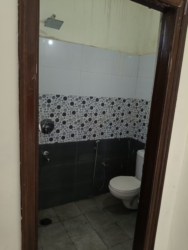 Bathroom, guru-nanak-enclave 3 Bedroom 1100 Sq.Ft. Apartment In Dhakoli Zirakpur 9624724