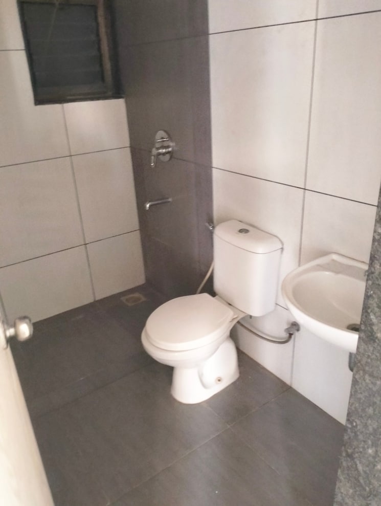 Bathroom, raheja-vistas-phase-ii 3 Bedroom 18000 Sq.Ft. Apartment In Mohammadwadi Pune 9624719