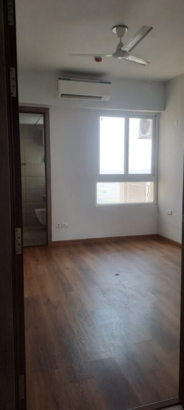 Room in 3 BHK Apartment at Emaar Palm Gardens, Sector 83 – for Sale