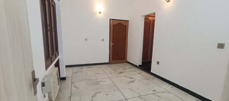 Room, safdarjung enclave 3 Bedroom 2200 Sq.Ft. Apartment In Safdarjung Enclave Delhi 9624739