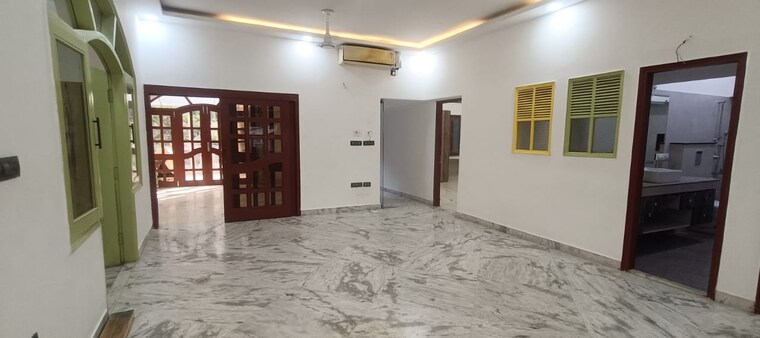 Room, safdarjung enclave 3 Bedroom 2200 Sq.Ft. Apartment In Safdarjung Enclave Delhi 9624739