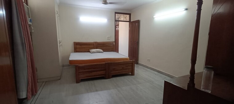 Bedroom, safdarjung enclave 3 Bedroom 2200 Sq.Ft. Apartment In Safdarjung Enclave Delhi 9624739