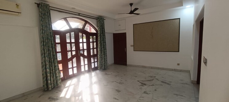 Room, safdarjung enclave 3 Bedroom 2200 Sq.Ft. Apartment In Safdarjung Enclave Delhi 9624739