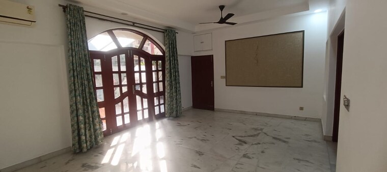 Room, safdarjung enclave 3 Bedroom 2200 Sq.Ft. Apartment In Safdarjung Enclave Delhi 9624739