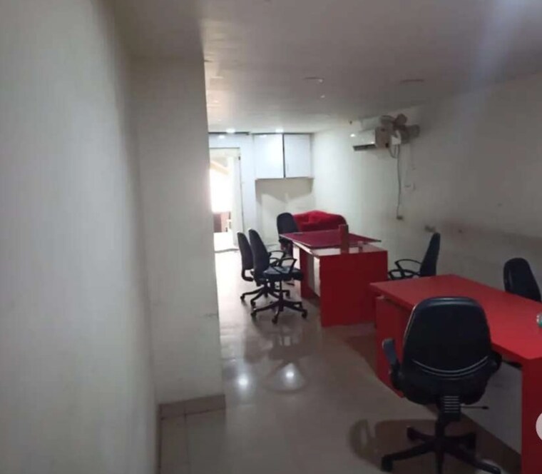 Team Area, hazratganj Commercial Office Space 750 Sq.Ft. In Hazratganj Lucknow 9624753