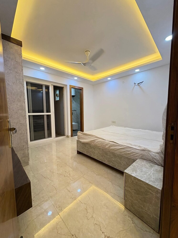 Room, freedom fighters enclave 4 Bedroom 2000 Sq.Ft. Apartment In Freedom Fighters Enclave Delhi 9624757