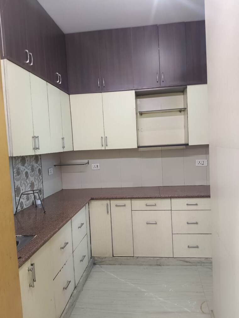 Kitchen, ss-mayfield-gardens 3 Bedroom 1800 Sq.Ft. Builder Floor In Sector 51 Gurgaon 9624665