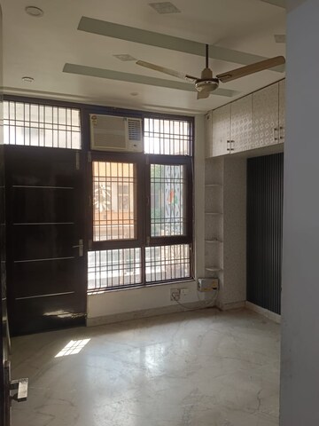 Room in 3 BHK Builder Floor at SS Mayfield Gardens, Sector 51 – for Rent