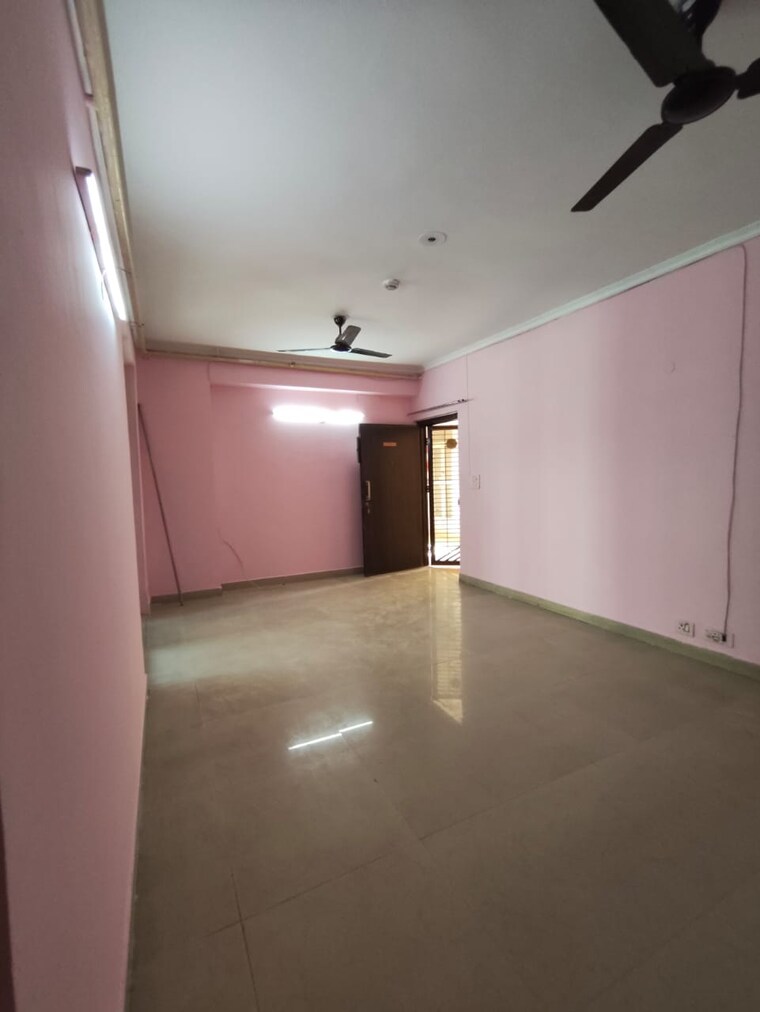 Room, sector 16c greater noida 3 Bedroom 1340 Sq.Ft. Apartment In Sector 16c Greater Noida Greater Noida 9624774