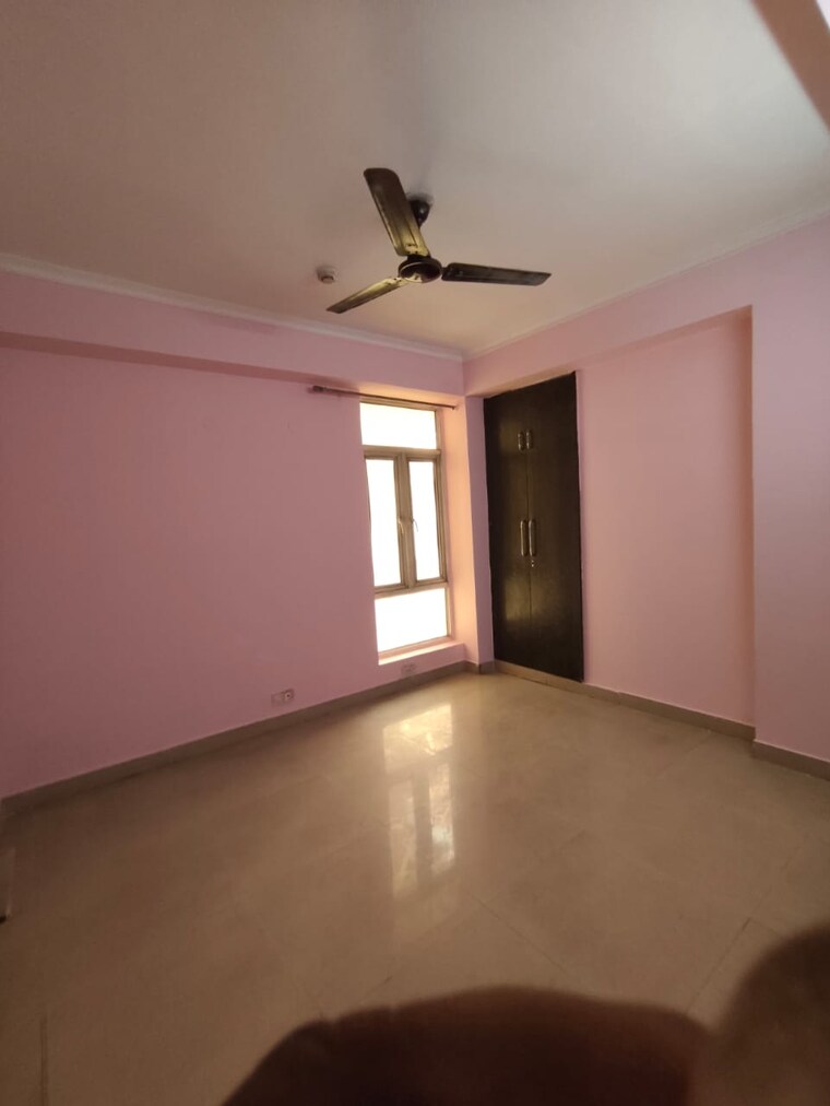 Room, sector 16c greater noida 3 Bedroom 1340 Sq.Ft. Apartment In Sector 16c Greater Noida Greater Noida 9624774
