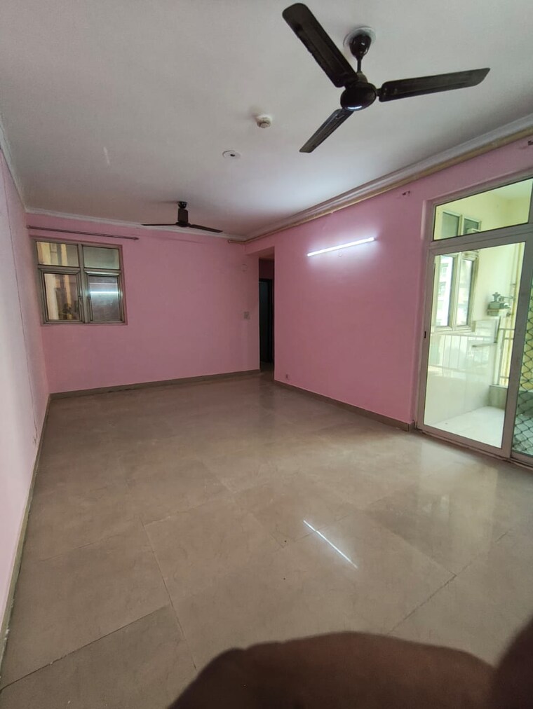 Room, sector 16c greater noida 3 Bedroom 1340 Sq.Ft. Apartment In Sector 16c Greater Noida Greater Noida 9624774