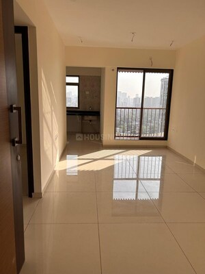 Room in 1 BHK Apartment at Oxford Navrang Oasis, Goregaon West – for Sale