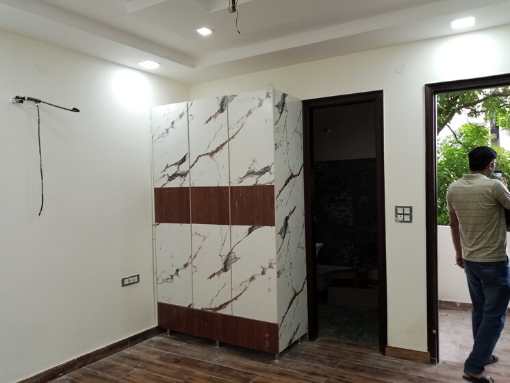 Room, puri-kohinoor 3 Bedroom 185 Sq.Yd. Builder Floor In Sector 89 Faridabad 9599414