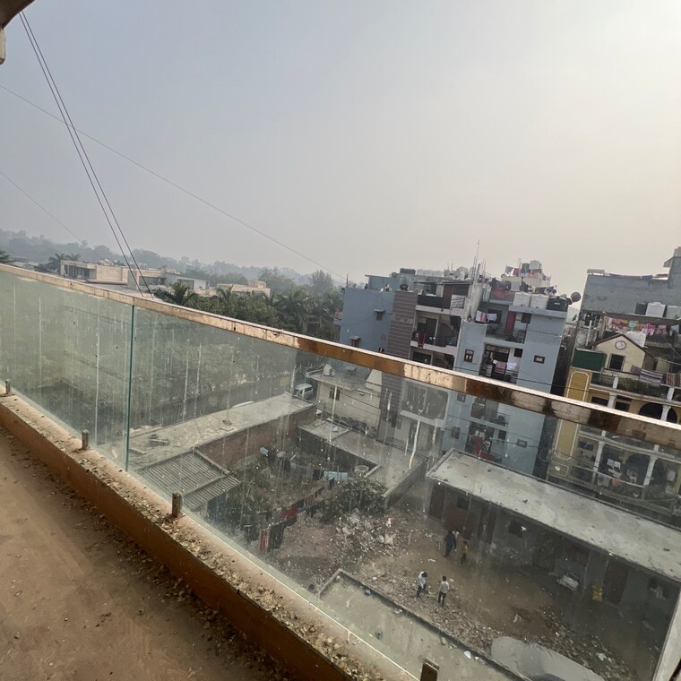 Balcony, sultanpur 3 Bedroom 135 Sq.Yd. Builder Floor In Sultanpur Delhi 9624795