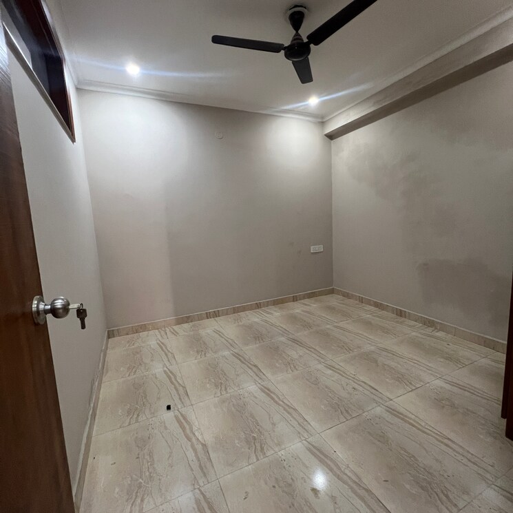 Room, sultanpur 3 Bedroom 135 Sq.Yd. Builder Floor In Sultanpur Delhi 9624795