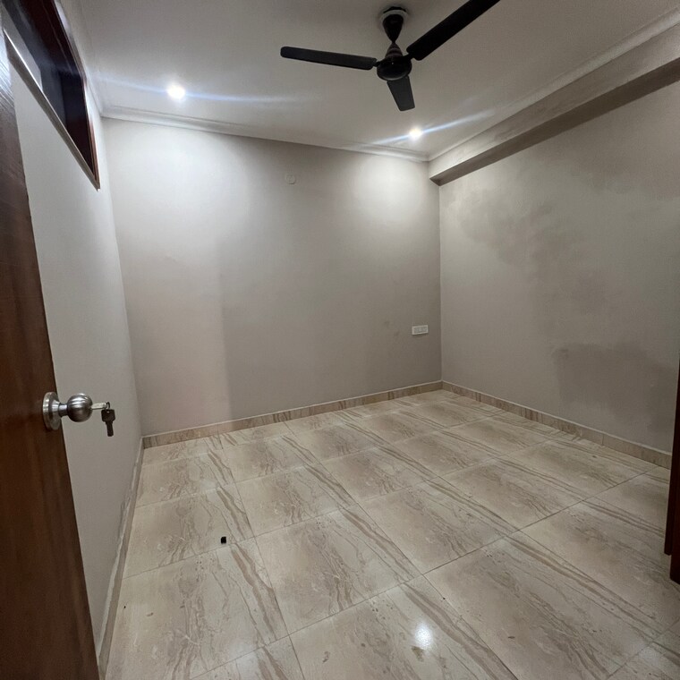Room, sultanpur 3 Bedroom 135 Sq.Yd. Builder Floor In Sultanpur Delhi 9624795