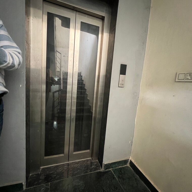 undefined, sultanpur 3 Bedroom 135 Sq.Yd. Builder Floor In Sultanpur Delhi 9624795