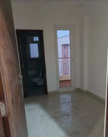Room in 3 BHK Apartment at Gomti Nagar – for Rent