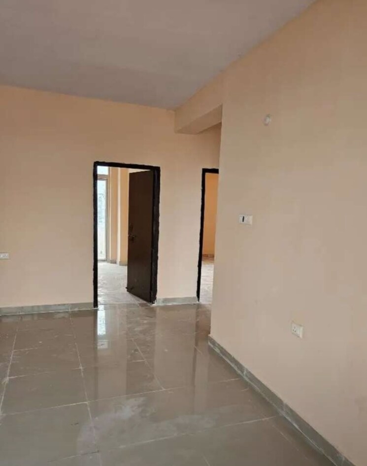 Room, gomti nagar 3 Bedroom 2000 Sq.Ft. Apartment In Gomti Nagar Lucknow 9624822