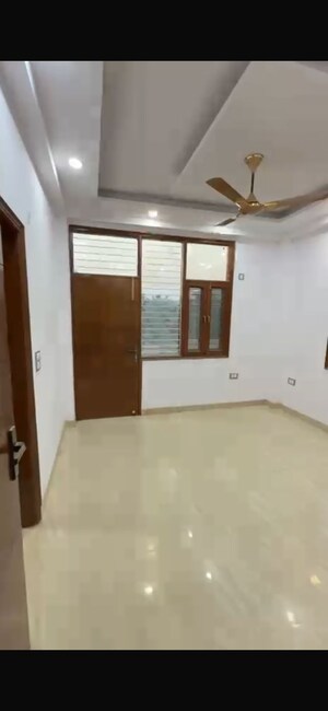 Room in 3 BHK Builder Floor at Vasundhara Sector 3 – for Sale