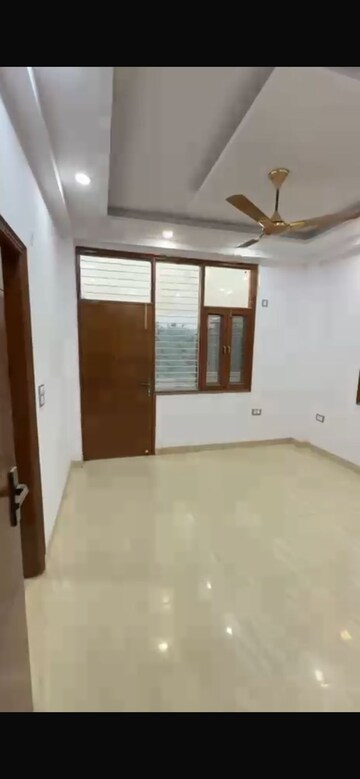 Room in 3 BHK Builder Floor at Vasundhara Sector 3 – for Sale