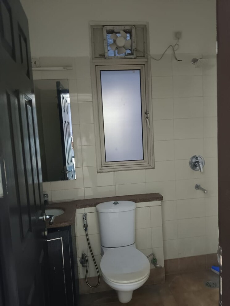 Bathroom, unitech-nirvana-country-cedar-crest 3 Bedroom 1810 Sq.Ft. Builder Floor In Sector 50 Gurgaon 9624790