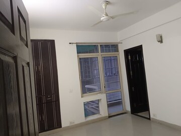 Building Lobby in 3 BHK Builder Floor at Unitech Nirvana Country Cedar Crest, Sector 50 – for Rent