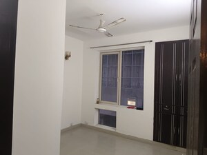 Room in 3 BHK Builder Floor at Unitech Nirvana Country Cedar Crest, Sector 50 – for Rent