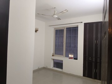 Room in 3 BHK Builder Floor at Unitech Nirvana Country Cedar Crest, Sector 50 – for Rent