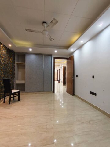 Room in 2 BHK Builder Floor at Saket – for Rent