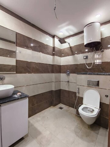 Attached Bathroom in 2 BHK Builder Floor at Saket – for Rent
