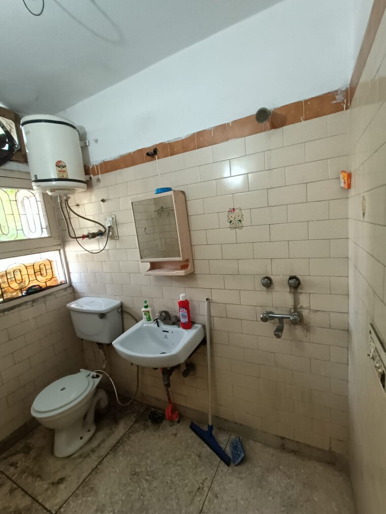Bathroom, saket 1 Bedroom 450 Sq.Ft. Builder Floor In Saket Delhi 9624845