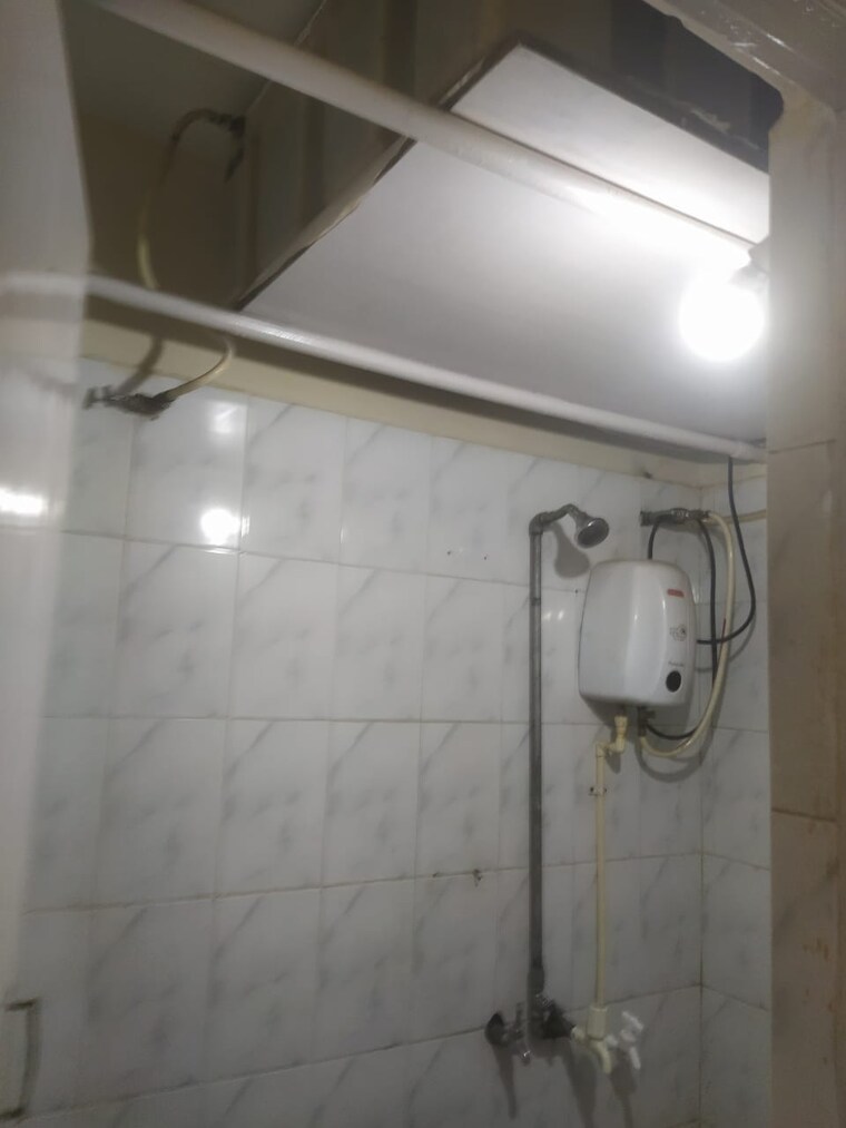 Bathroom, bhawani-park 2 Bedroom 900 Sq.Ft. Apartment In Aundh Pune 9578765