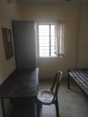 Room in 2 BHK Apartment at Bhawani Park, Aundh – for Rent