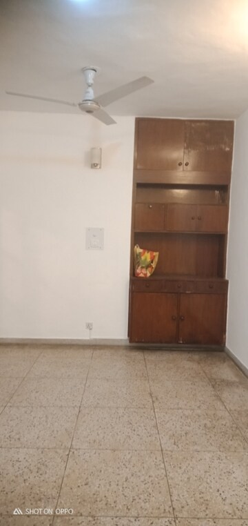 Room in 3.5 BHK Apartment at DDA Rosewood Apartments, Vasant Kunj – for Rent