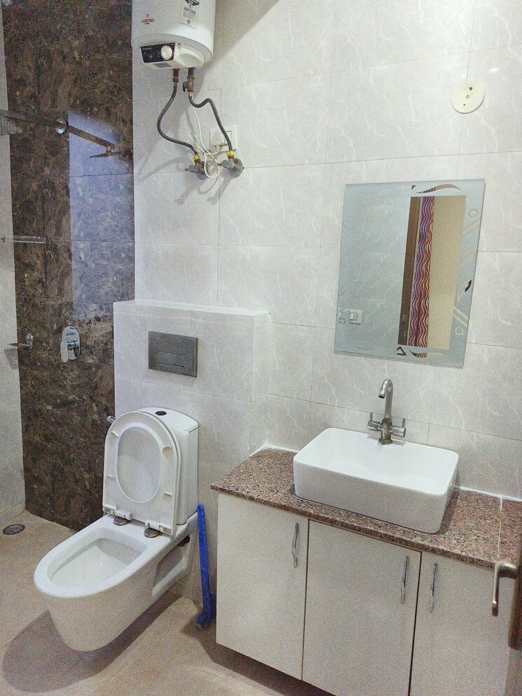 Bathroom, vipul-world-floors 3 Bedroom 1850 Sq.Ft. Builder Floor In Sector 48 Gurgaon 9624902
