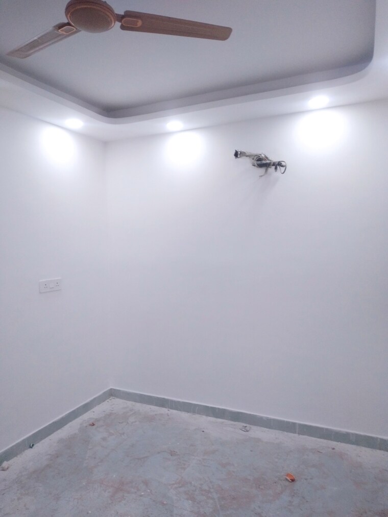 Room, govindpuri 3 Bedroom 90 Sq.Yd. Builder Floor In Govindpuri Delhi 9624951