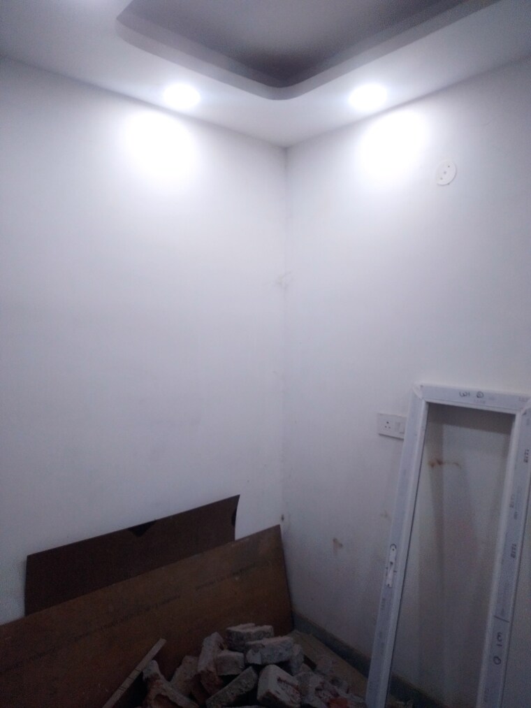 Room, govindpuri 3 Bedroom 90 Sq.Yd. Builder Floor In Govindpuri Delhi 9624951