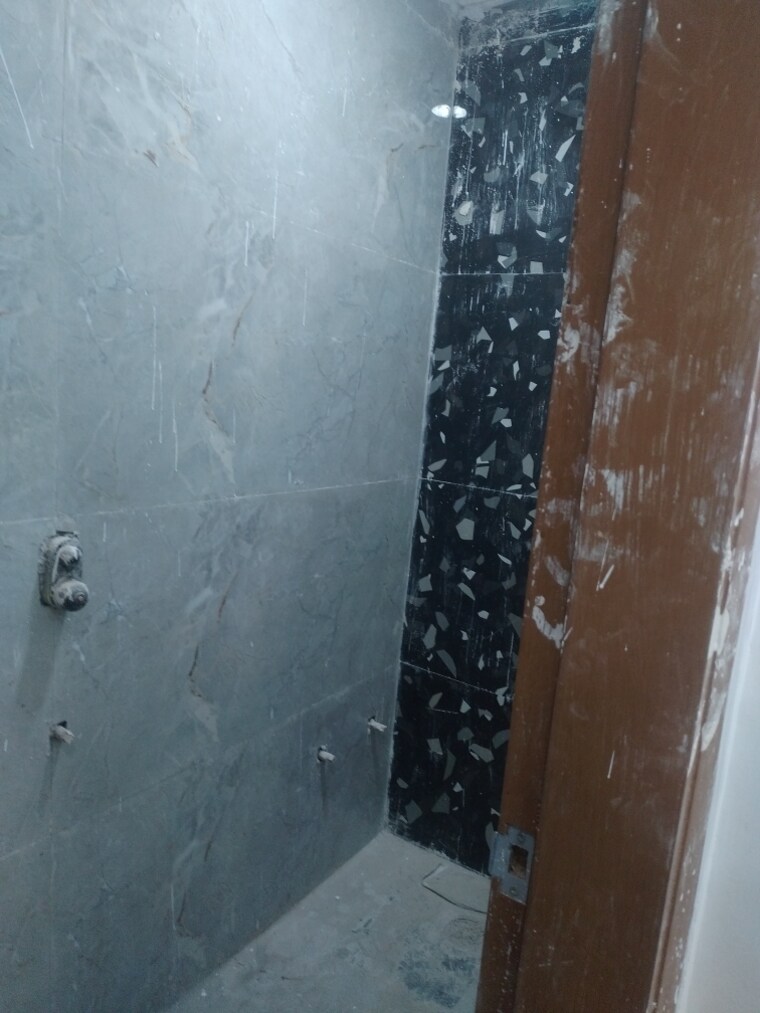 Bathroom, govindpuri 2 Bedroom 70 Sq.Yd. Builder Floor In Govindpuri Delhi 9624980