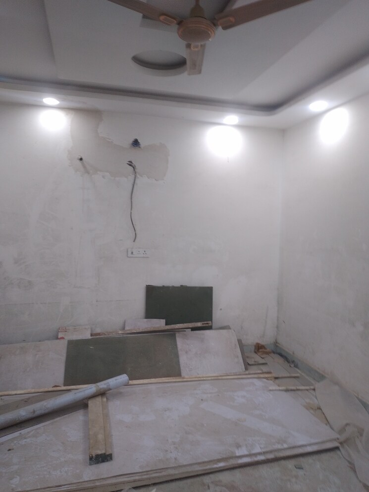 Room, govindpuri 2 Bedroom 70 Sq.Yd. Builder Floor In Govindpuri Delhi 9624980