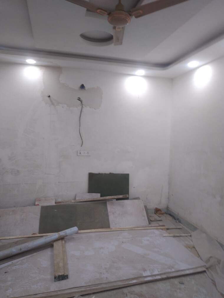 Room, govindpuri 2 Bedroom 70 Sq.Yd. Builder Floor In Govindpuri Delhi 9624980