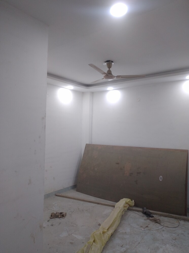 Room, govindpuri 2 Bedroom 70 Sq.Yd. Builder Floor In Govindpuri Delhi 9624980