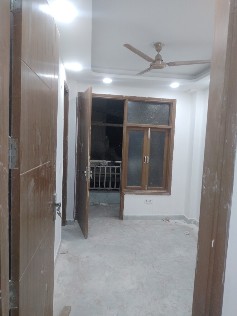 Room, govindpuri 2 Bedroom 70 Sq.Yd. Builder Floor In Govindpuri Delhi 9624980