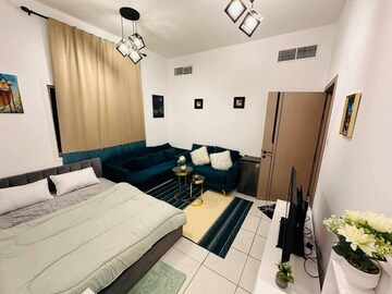 Master Bedroom in 2 BHK Apartment at Gaur City 2 - 14th Avenue, Sector 16c Greater Noida – for Rent