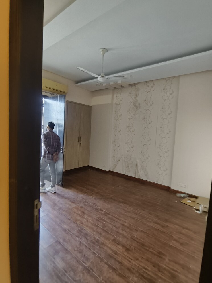 Room, unitech-south-city-ii 3 Bedroom 2000 Sq.Ft. Builder Floor In Sector 50 Gurgaon 9625016