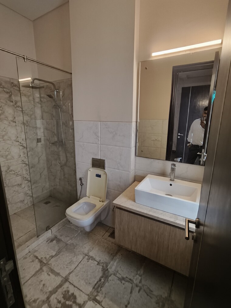 Bathroom, unitech-south-city-ii 3 Bedroom 2000 Sq.Ft. Builder Floor In Sector 50 Gurgaon 9625016