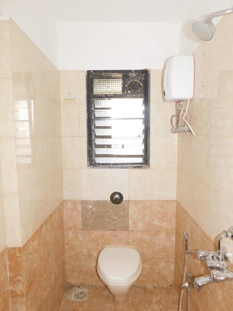 Bathroom, ever-top-apartment 3 Bedroom 1350 Sq.Ft. Apartment In Andheri West Mumbai 9624991